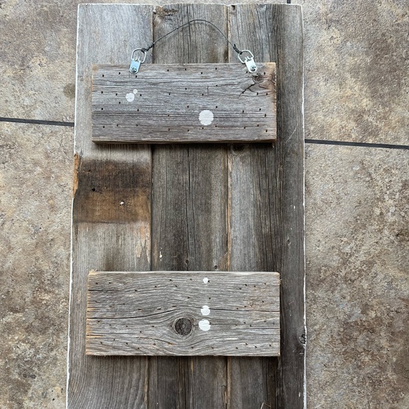 Giraffe with Glasses and Bow Tie Wooden Wall Hanging - Picture 4 of 4